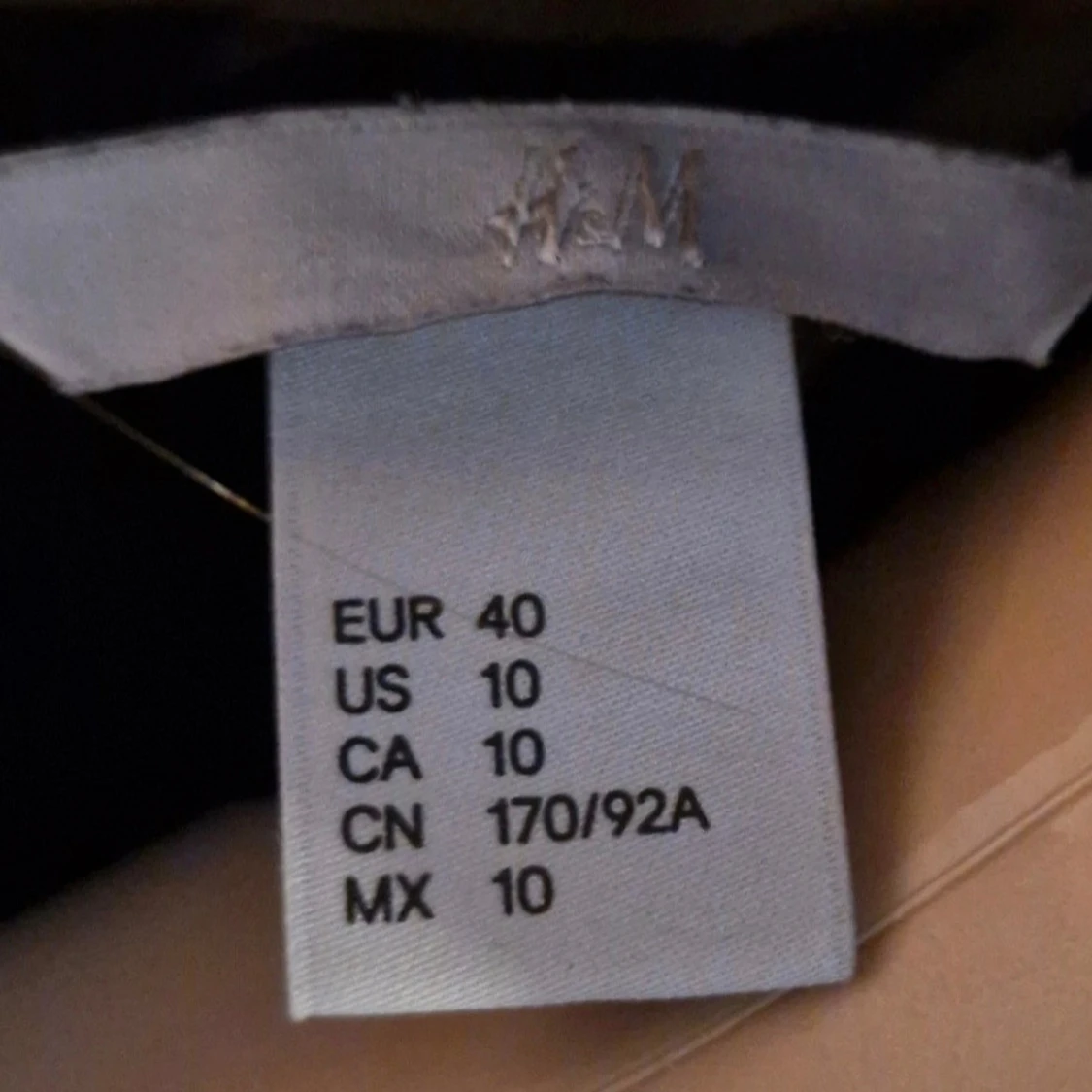 Svart långärmad skjortklänning från H&M - 3