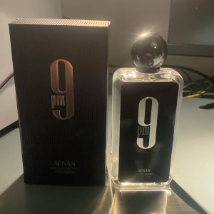 9pm - Säljer min näst helt nya parfym ( använt några testspray minst 98/99ml kvar. Säljer pga för att de är för stark/söt och för att jag har en massa andra parfymer så den kommer inte till användning köptes för 400kr mest för att den var billig hör av er🙌