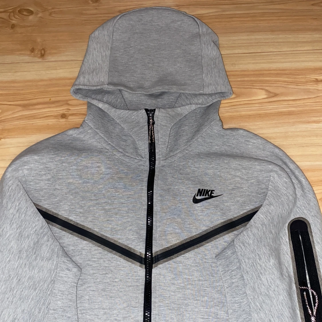 Grå huvtröja från Nike - 1