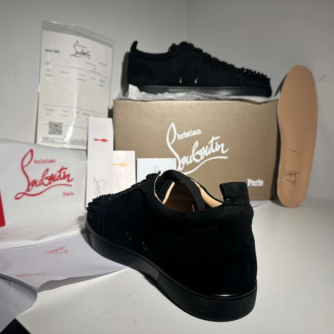 Svarta sneakers med nitar från Christian Louboutin - 3