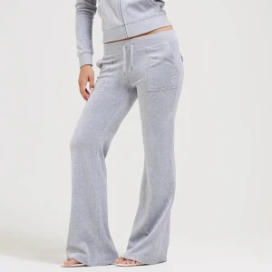 Juicy Couture - Gråa Juicy Couture byxor i XS, kom privat för fler bilder💞