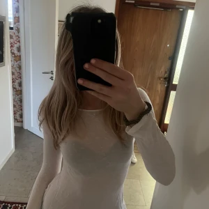 Vit långärmad topp - Intimissi liknande topp!! Såååå fin🌸💕💕💕