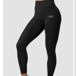 Svarta träningstights ICANIWILL - Define Seamless Tights Black ICANIWILL.  Storlek XS. 💕💕 Nypris 599 kr 