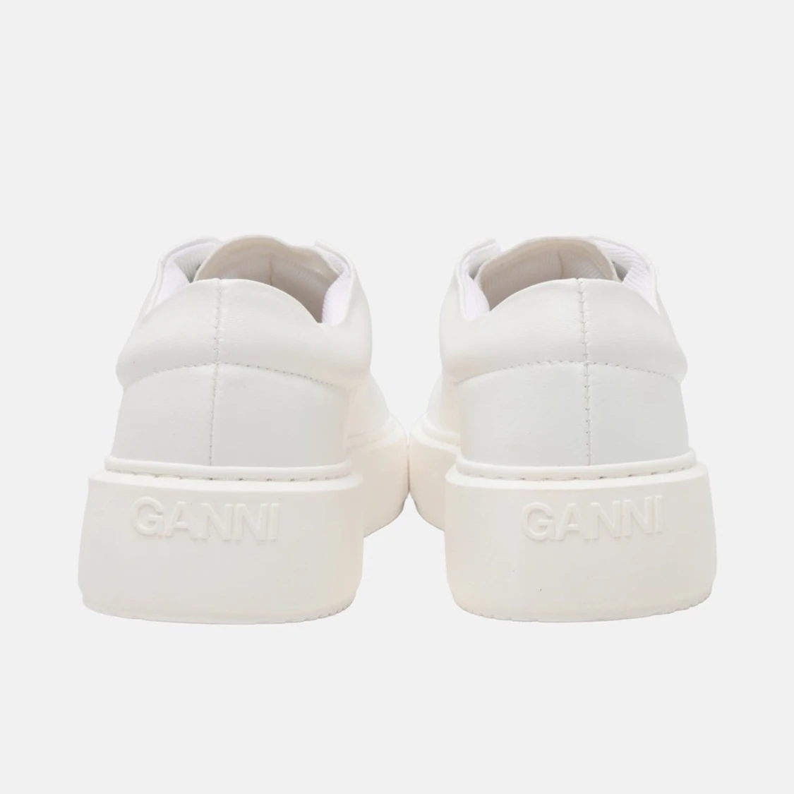 Vita sneakers från Ganni - 1