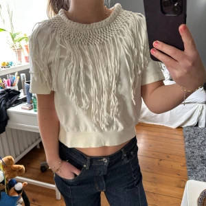  topp med fransar - Såå cool till typ en tema fest, festival😍 Den ser likadan ut på baksidan