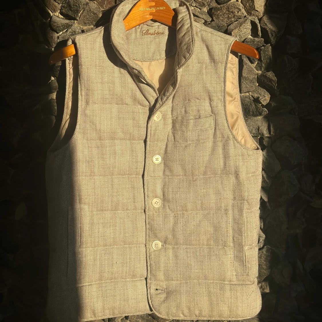 Beige quiltad väst från Stenströms 