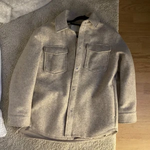 Beige kappa - Kommer inte till användning. Perfekt vårjacka🥰
