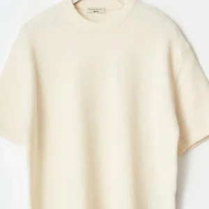 Stickad trekvarts tröja - Jättesöt stickad trekvartsärmad tröja från Gina Tricot endast använd en gång!❤️kan sänka priset!