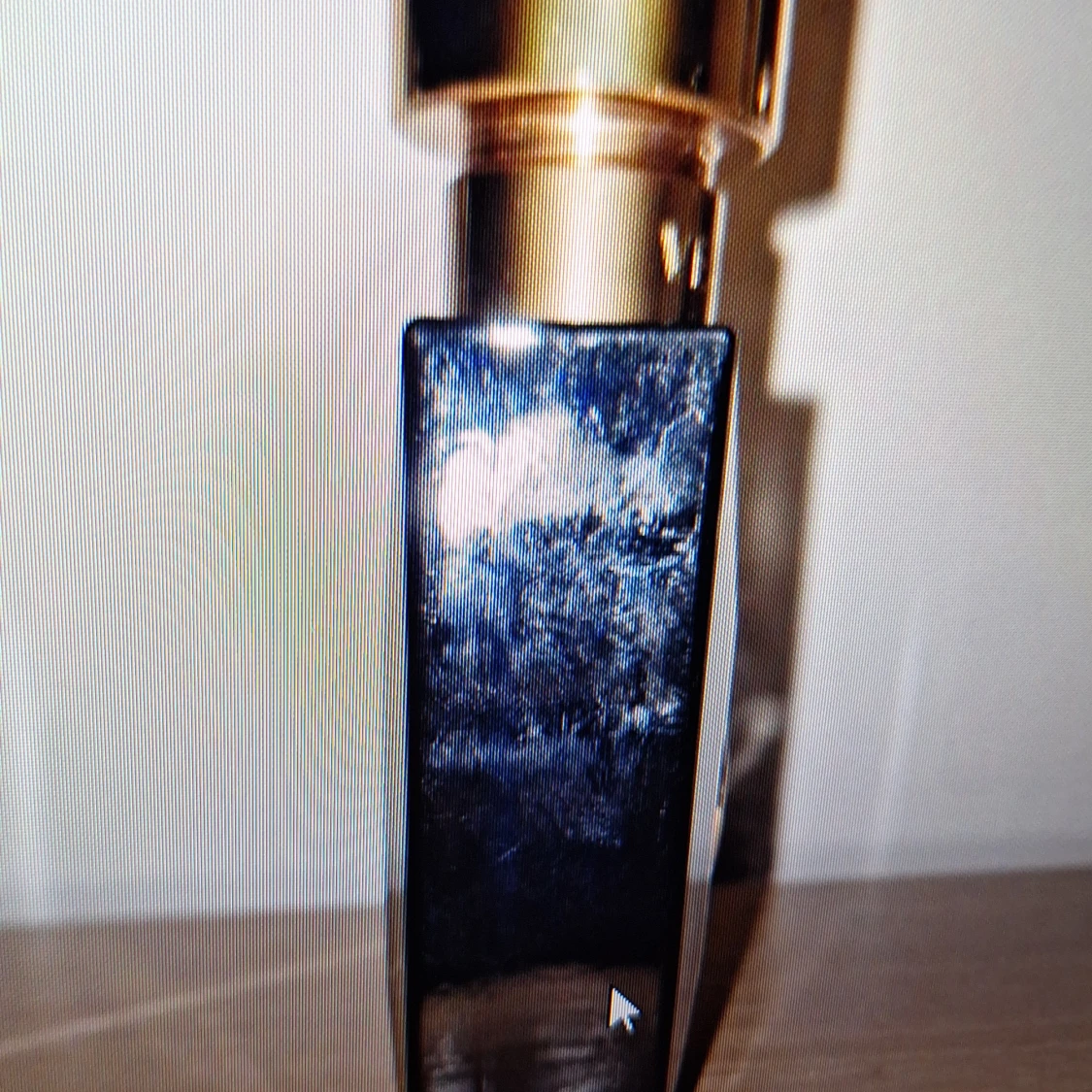 Blå parfymflaska med guldfärgat lock - 3