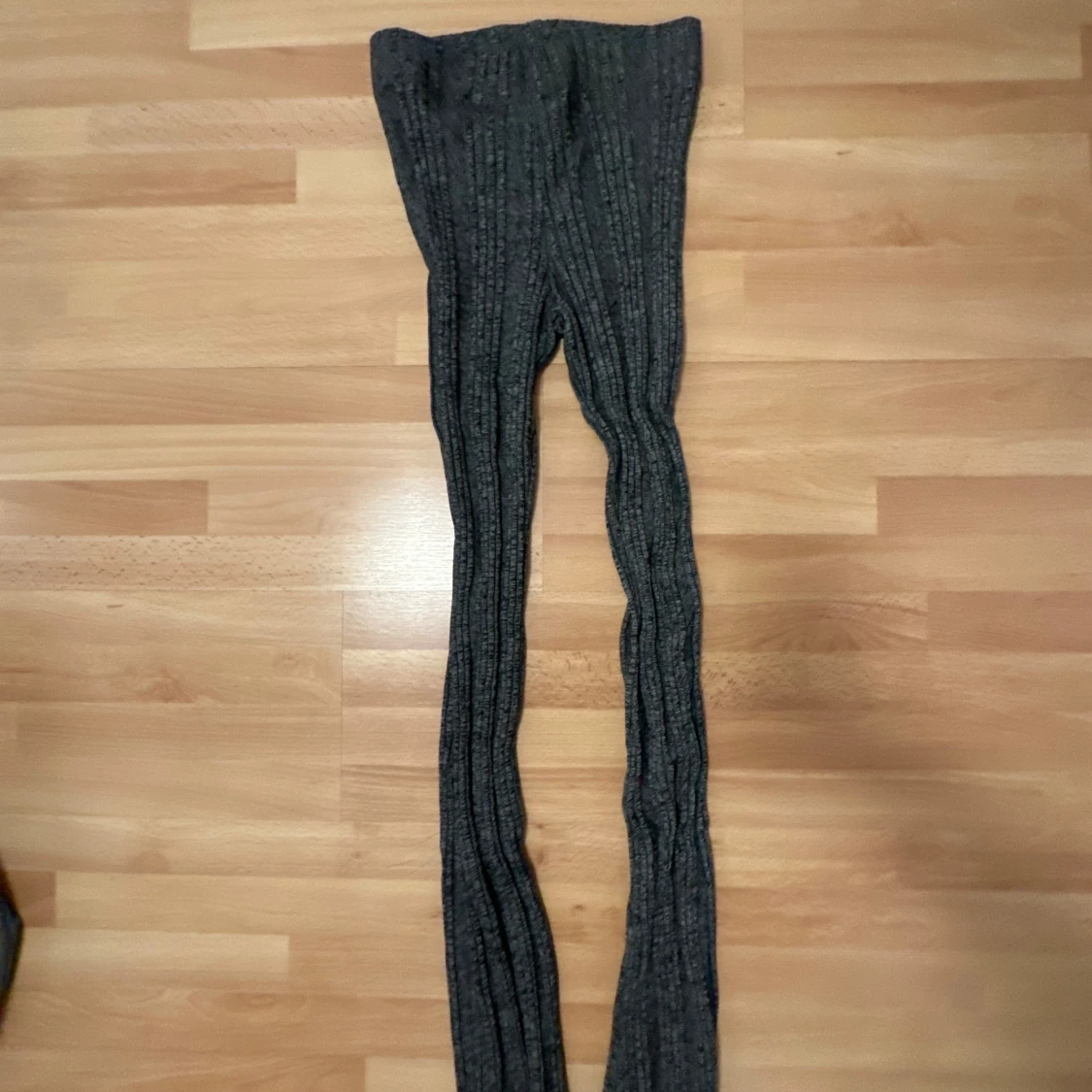 Grå ribbade leggings