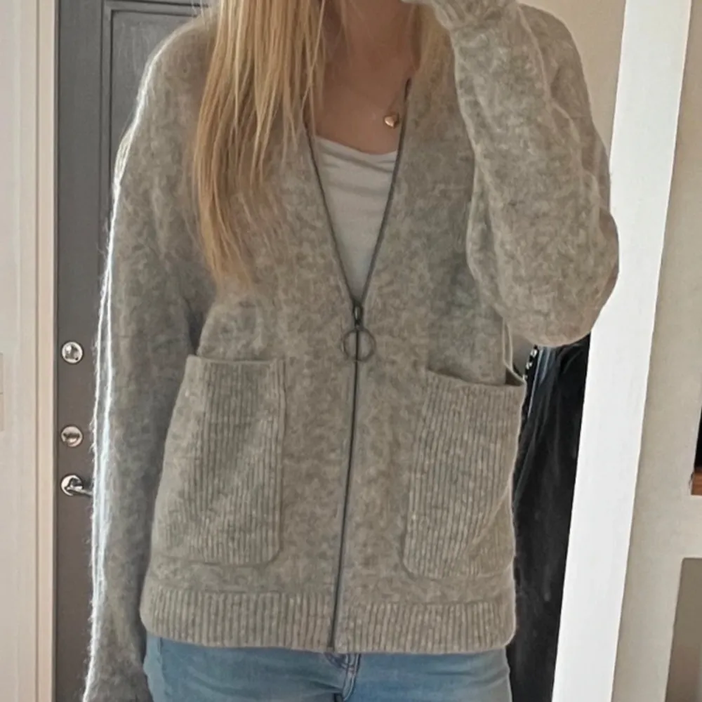 Säljer denna i mohair blandning❤️. Neuleet.