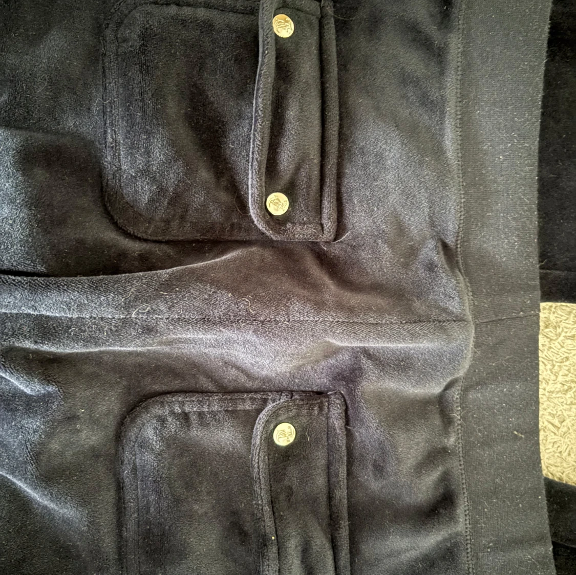 Mörkblå velourbyxor från Juicy Couture - 1