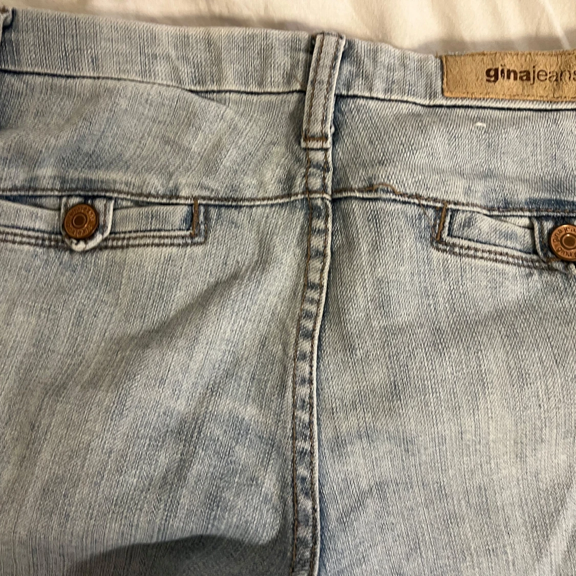 Ljusblå jeans från Gina Jeans - 1