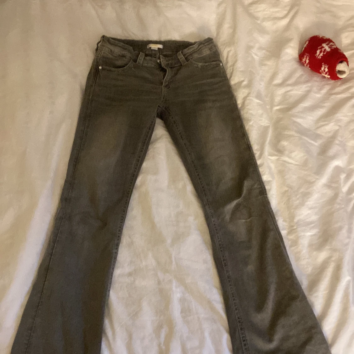 Grå jeans från Gina Tricot