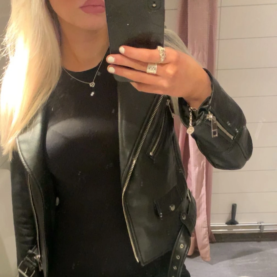 Svart skinnjacka pull & bear