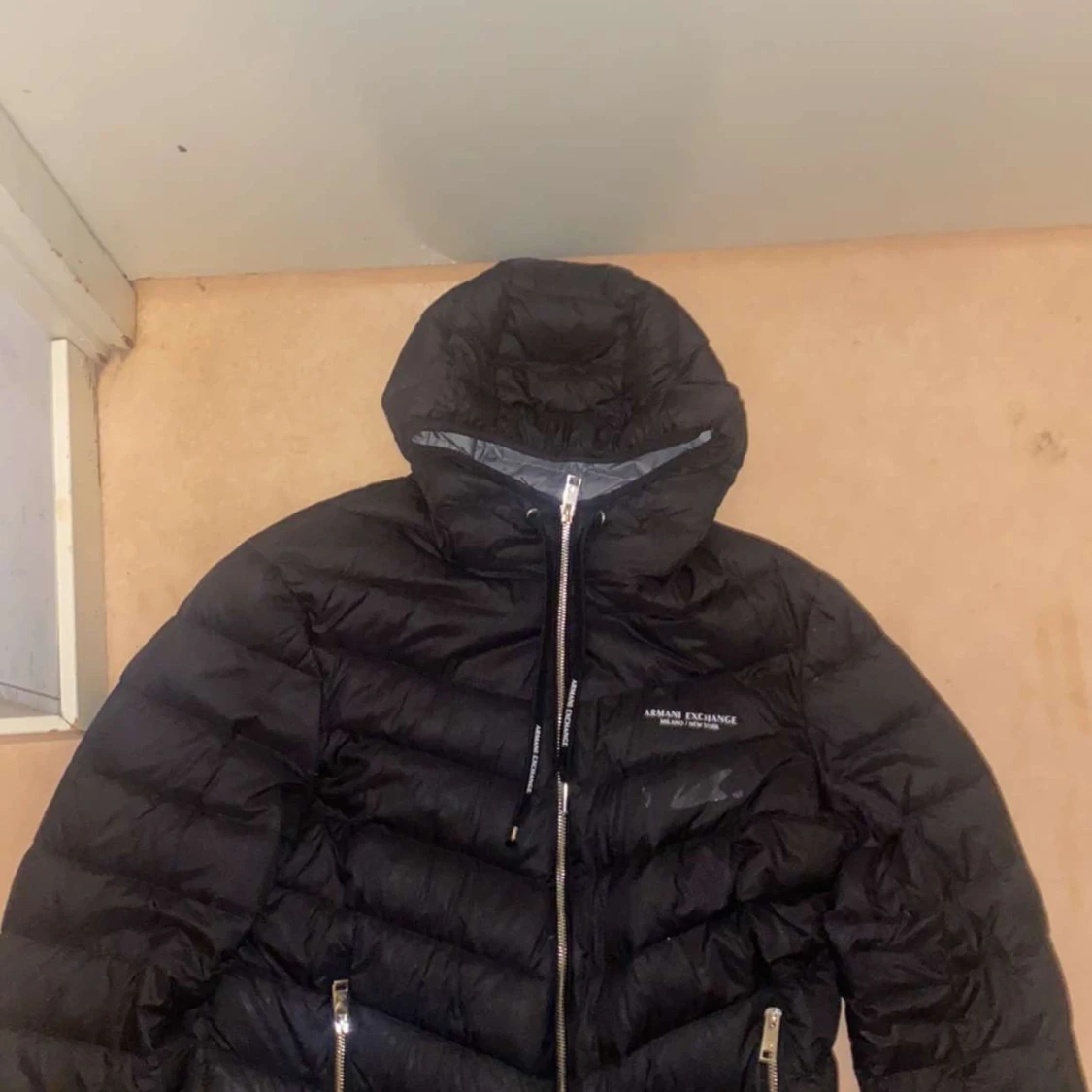 Svart dunjacka från Armani Exchange