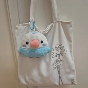 Kotoritai fågel korthållare med karbinhake - En ficka med dragkedja och korthållare. Perfekt för busskort. Med dragfunktion.