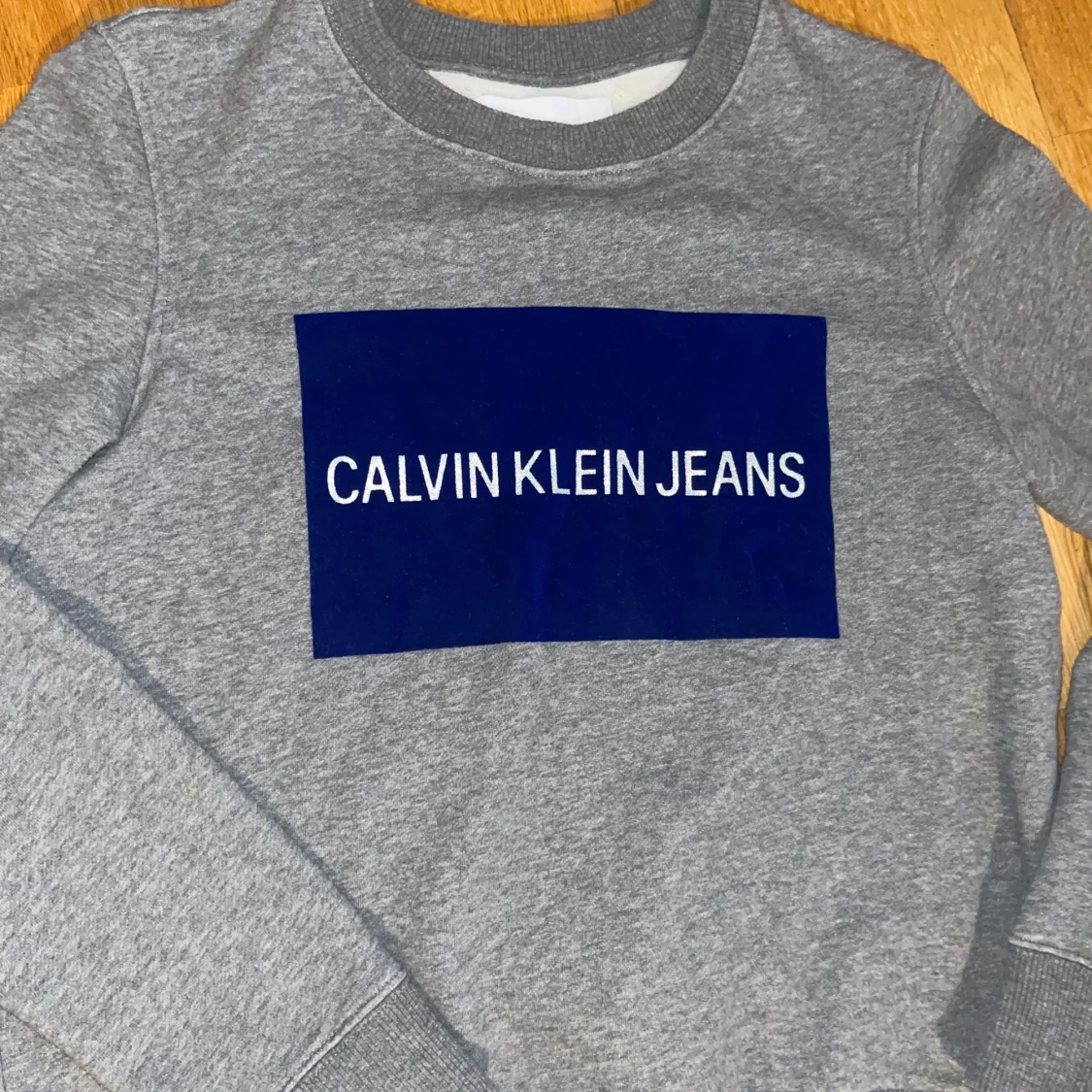 Grå sweatshirt från Calvin Klein Jeans - 1