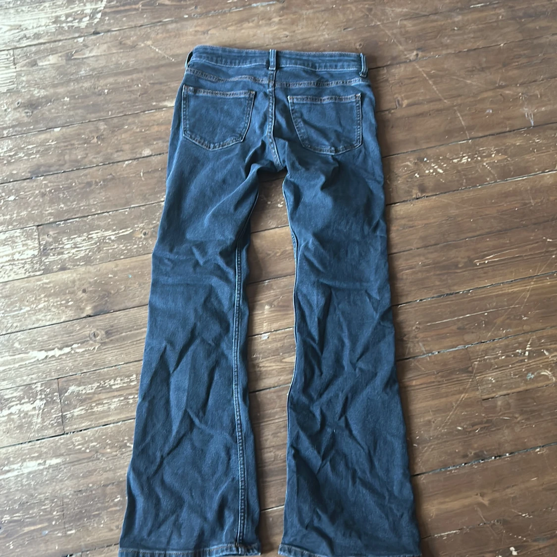 Blå bootcut jeans från H&M Divided - 1