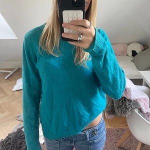 Turkos tjocktröja - Turkos tjocktröja storlek s! Andvänd några gånger,som ny! från vila🥰