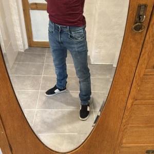 Replay jeans  - Ett par snygga jeans från Replay i storlek W31 L34 i modellen Anbbas 