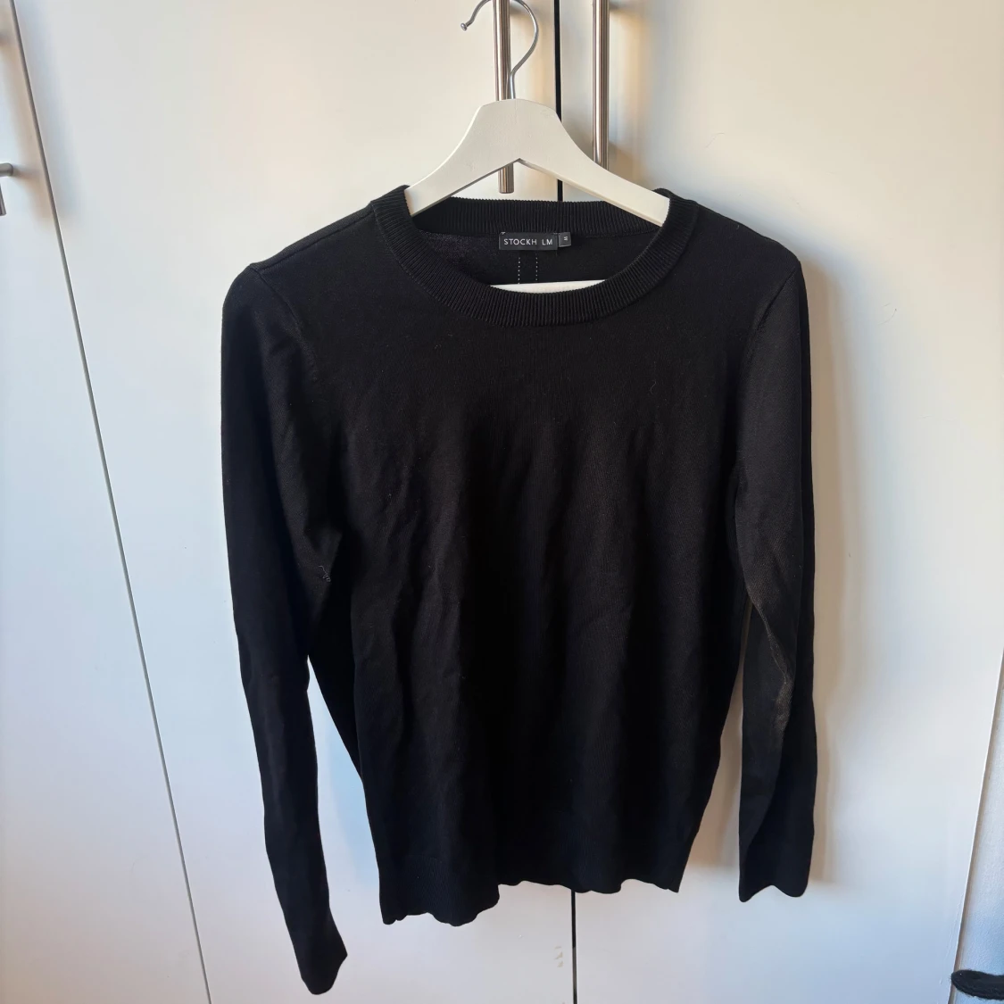 Svart stickad tröja från STOCKH LM