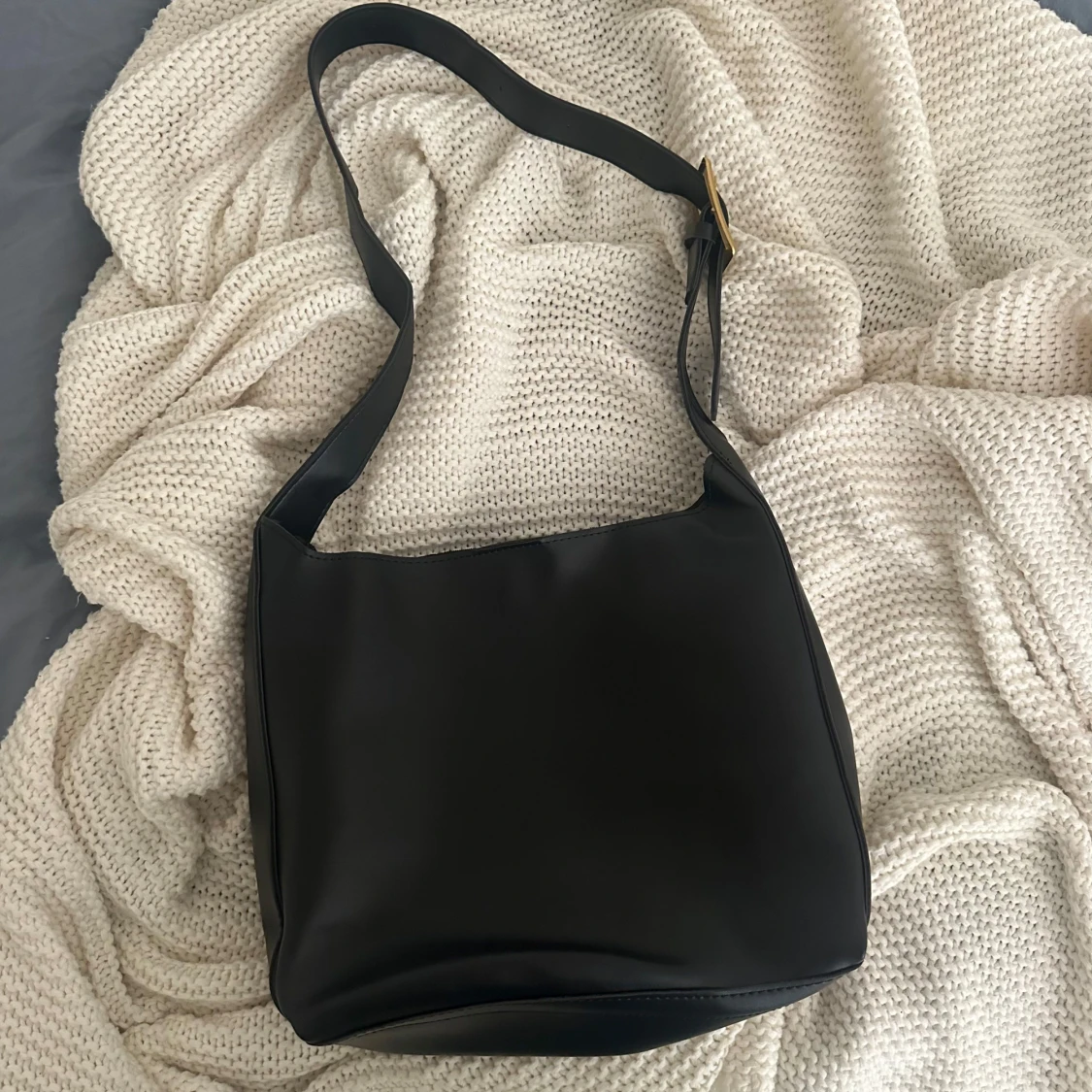 Svart totebag i skinn + matchande necessär  - 4