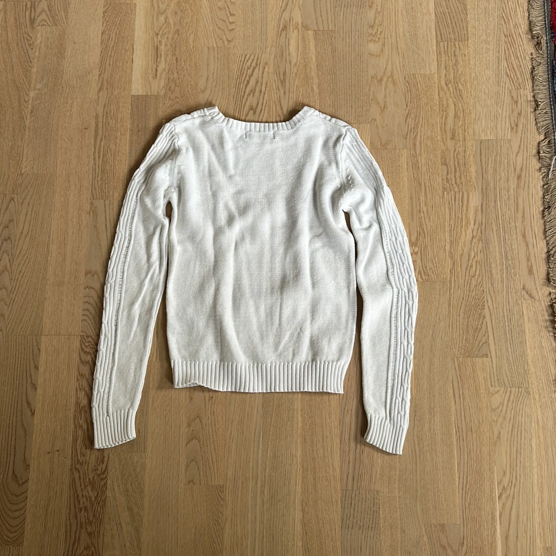Vit stickad tröja från Size & Needle - 1