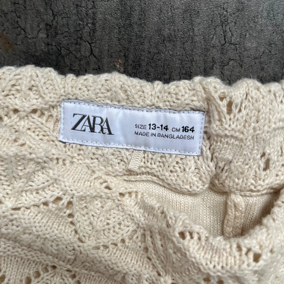 Stickade beige byxor från Zara - 1