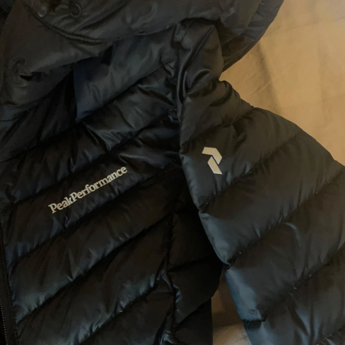 Svart jacka Peak Performance - 3