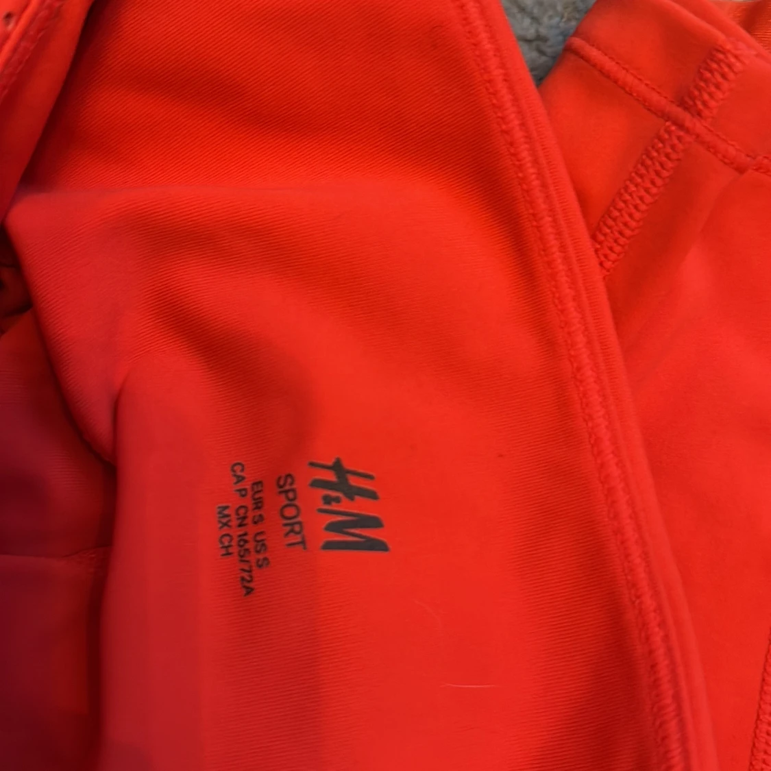 Röda sportleggings från H&M - 2