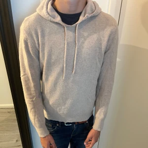 Beige kashmir hoodie - Snygg beige kashmir hoodie från sayless