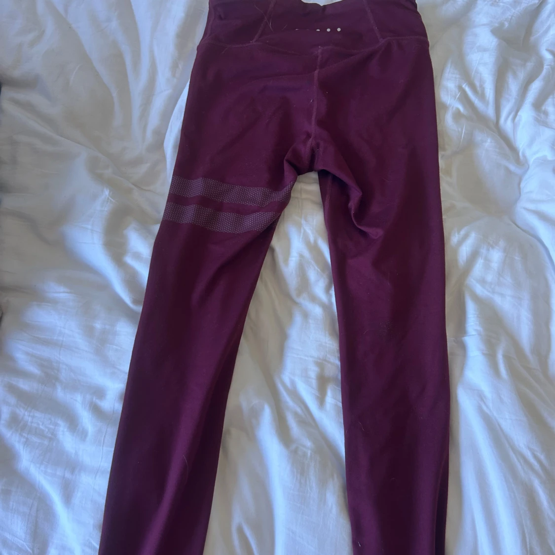 Vinröda leggings från Stronger - 1