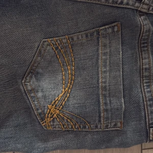Lågmidjade jeans - Jeansen har blivit uppsydda så dem passar någon som är runt 160cm