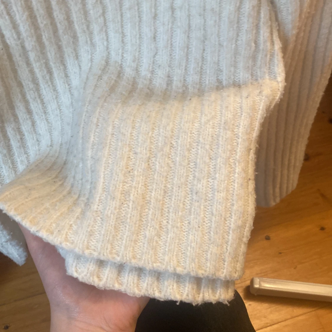 Vit stickad tröja från Bik Bok - 3