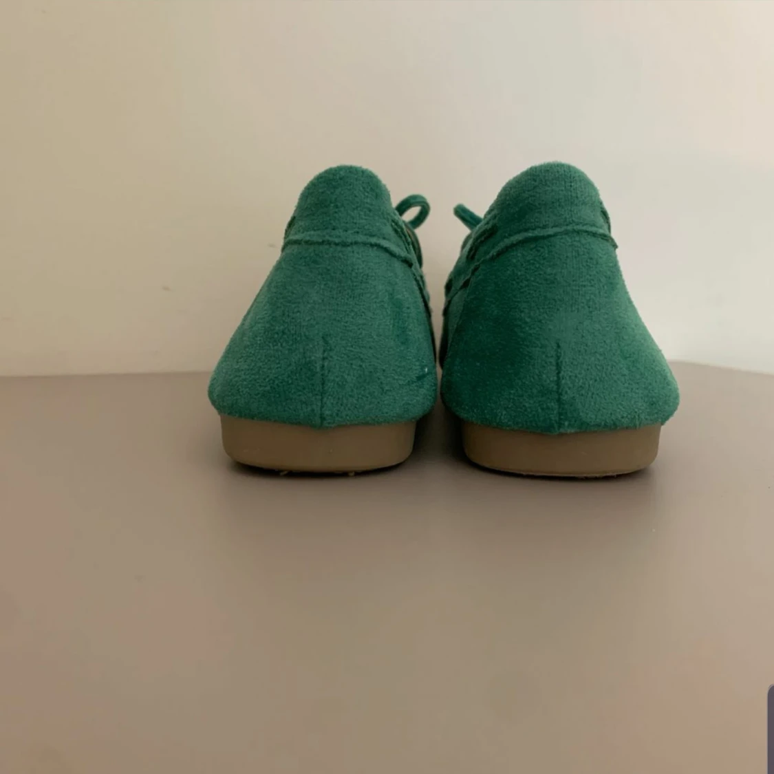 Gröna mockaloafers med rosett - 1