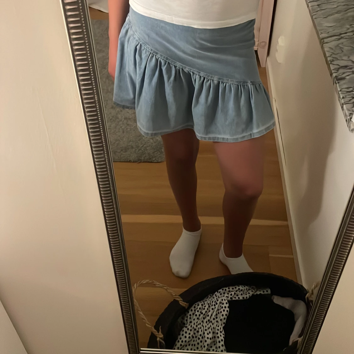 Ljusblå volangkjol i jeans från H&M - 1