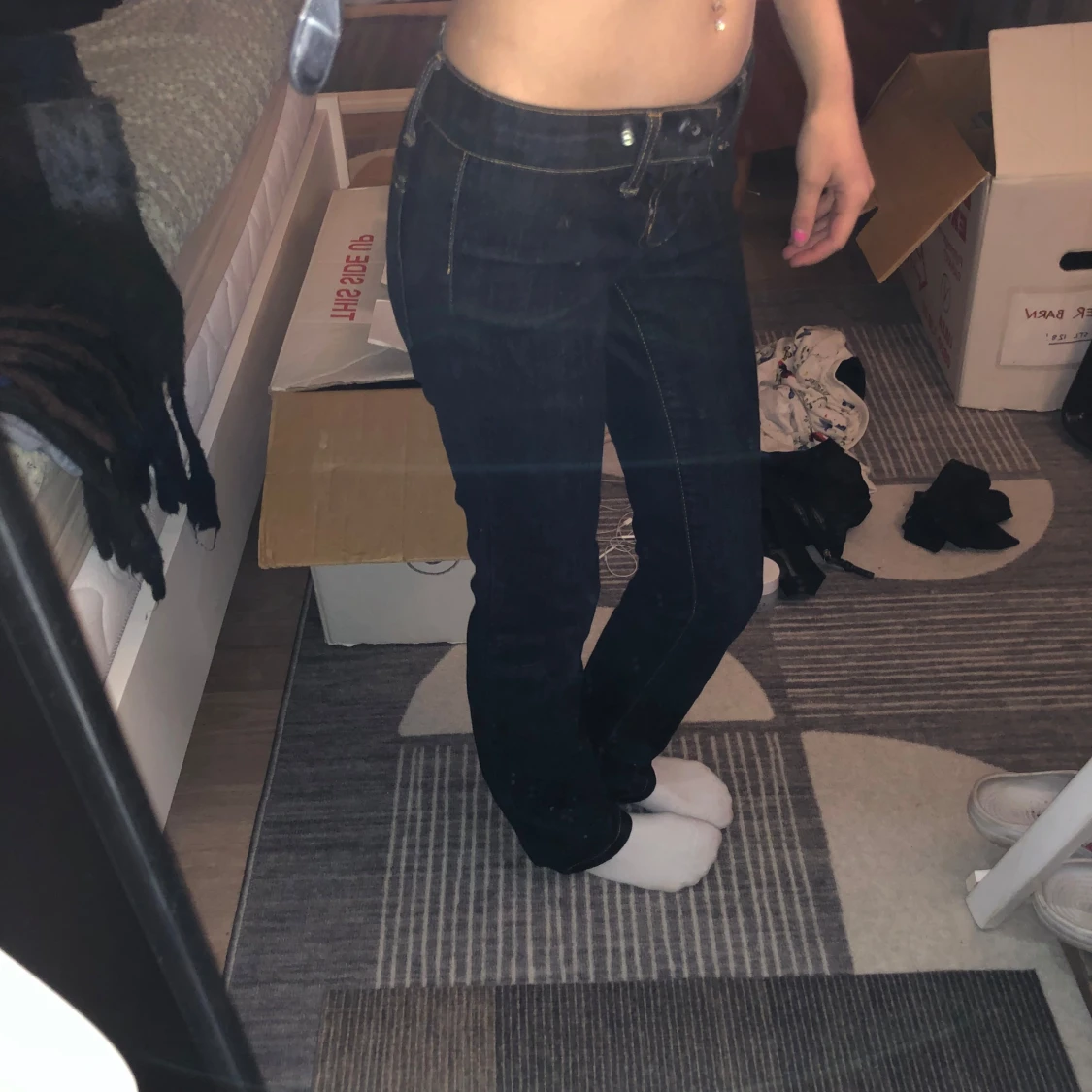 lågmidjade mörkblå jeans - 1