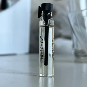Freshotic Eau de Parfum provflaska - Fräsch doft av kiwi, rabarber, vattenmelon, jasmin och mysk. Ska likna Dolce & Gabbana L’imperatrice.Oanvänd 