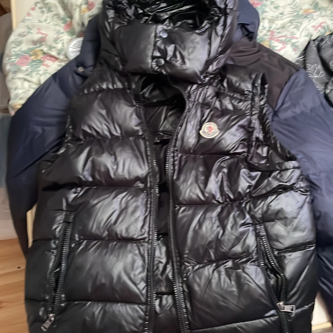 Svart dunväst från Moncler