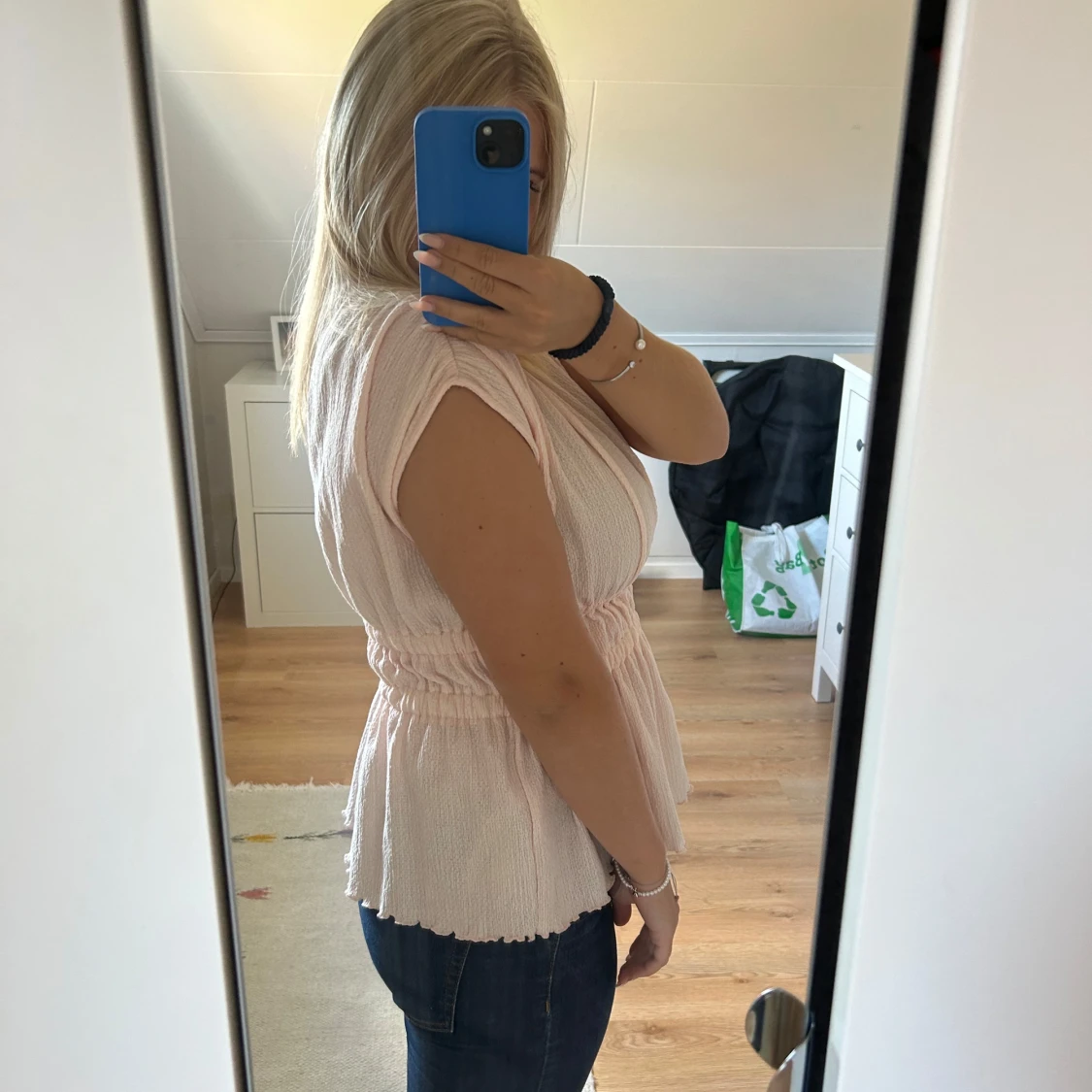 Ljusrosa blus med resår i midjan - 1