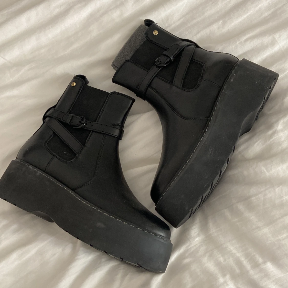 Svarta boots med äkta skinn