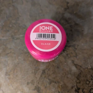 Silcare builder gel, clear 15 gram - Silcare builder gel. Öppnad men oanvänd. 15 gram. Jag kommer att sätta plastfolie emellan när jag skickar det. 