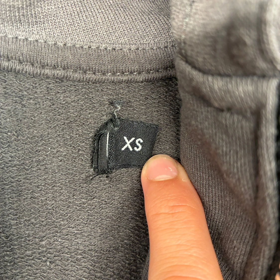 Mörkgrå hoodie med dragkedja TBLC  - 2