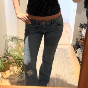 Lågmidjade jeans  - Lågmidjade jeans storlek 28/30. Möts gärna upp i Stockholm och går ner i pris då