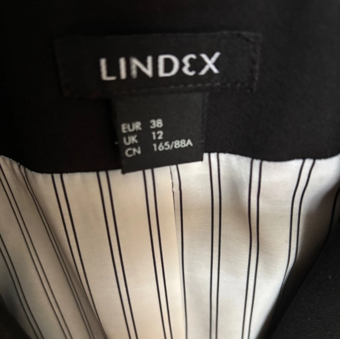 Svart kavaj från Lindex - 2