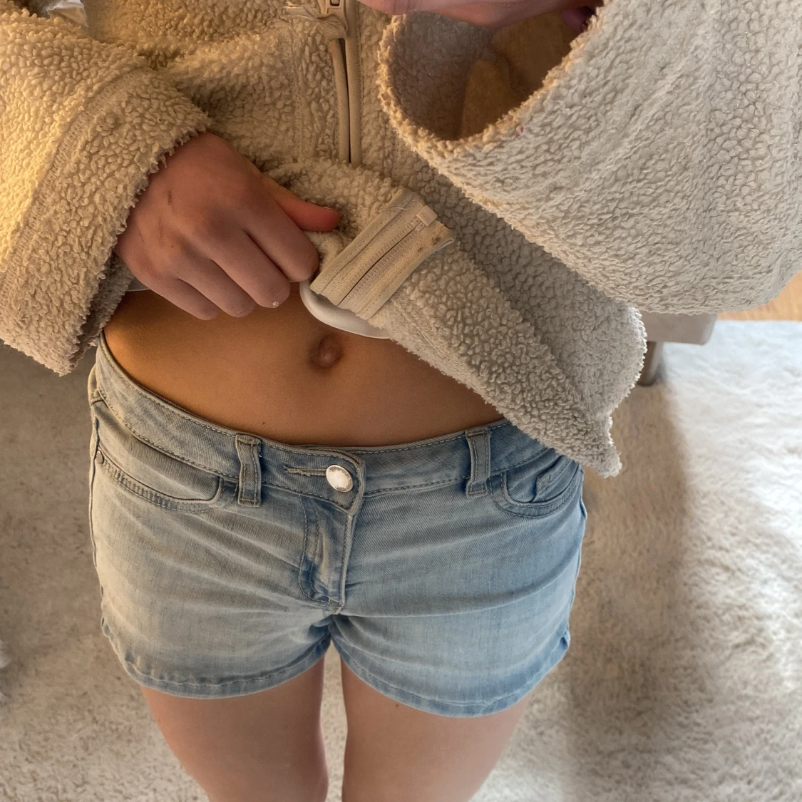 Ljusblå jeansshorts