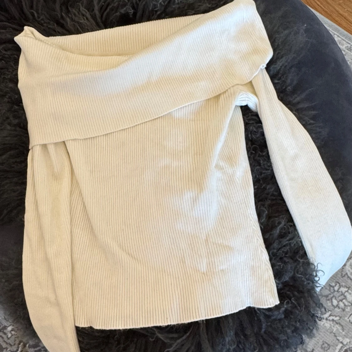 Vit ribbad offshoulder topp från H&M