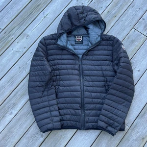 Colmar  vårjacka steal! ‼️  - Säljer denna riktigt snygga colmar jacka! Tunn o bra till våren! Size L. Skick 8/10. Hör av dig vid frågor eller funderingar!🤩