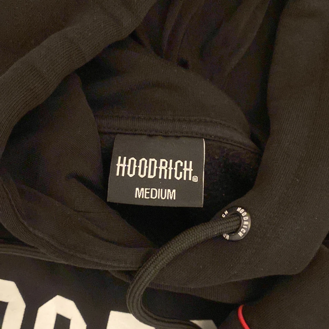 Svart hoodie från Hoodrich - 2